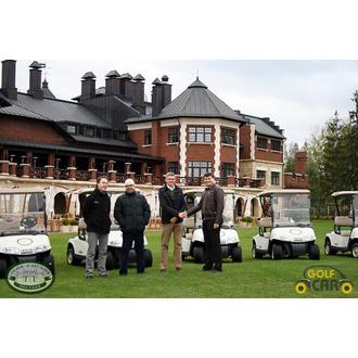 Новые гольф-кары E-Z-GO RXV в гольф-клубе Пестово